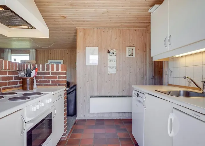 Kirsten - 800m From The Sea By Interhome Nyaraló Henne Strand